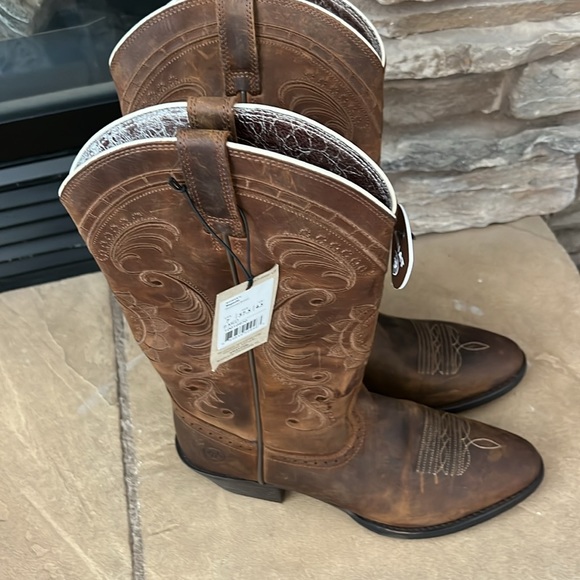 Ariat Magnolia Western Boot {Distressed Brown} 7 - Picture 7 of 14